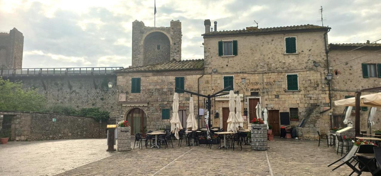 מלון מונטריג'יוני Sognare Nel Castello מראה חיצוני תמונה